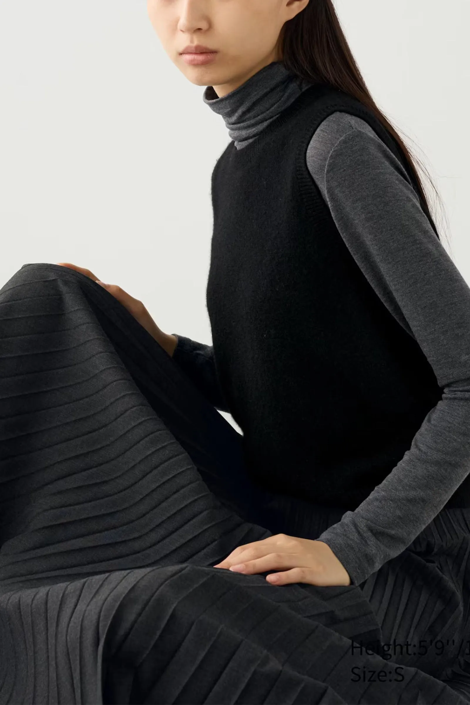 Cashmere Crew Neck Short Jumper (Sleeveless), Black
