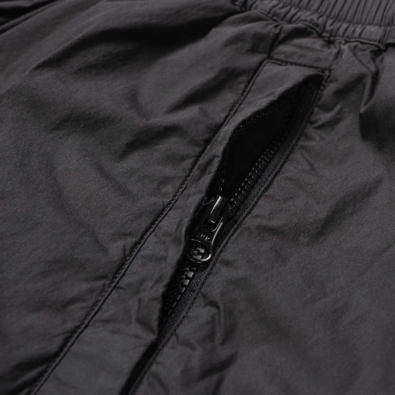 stone island shadow project convert cargo pants (black)
